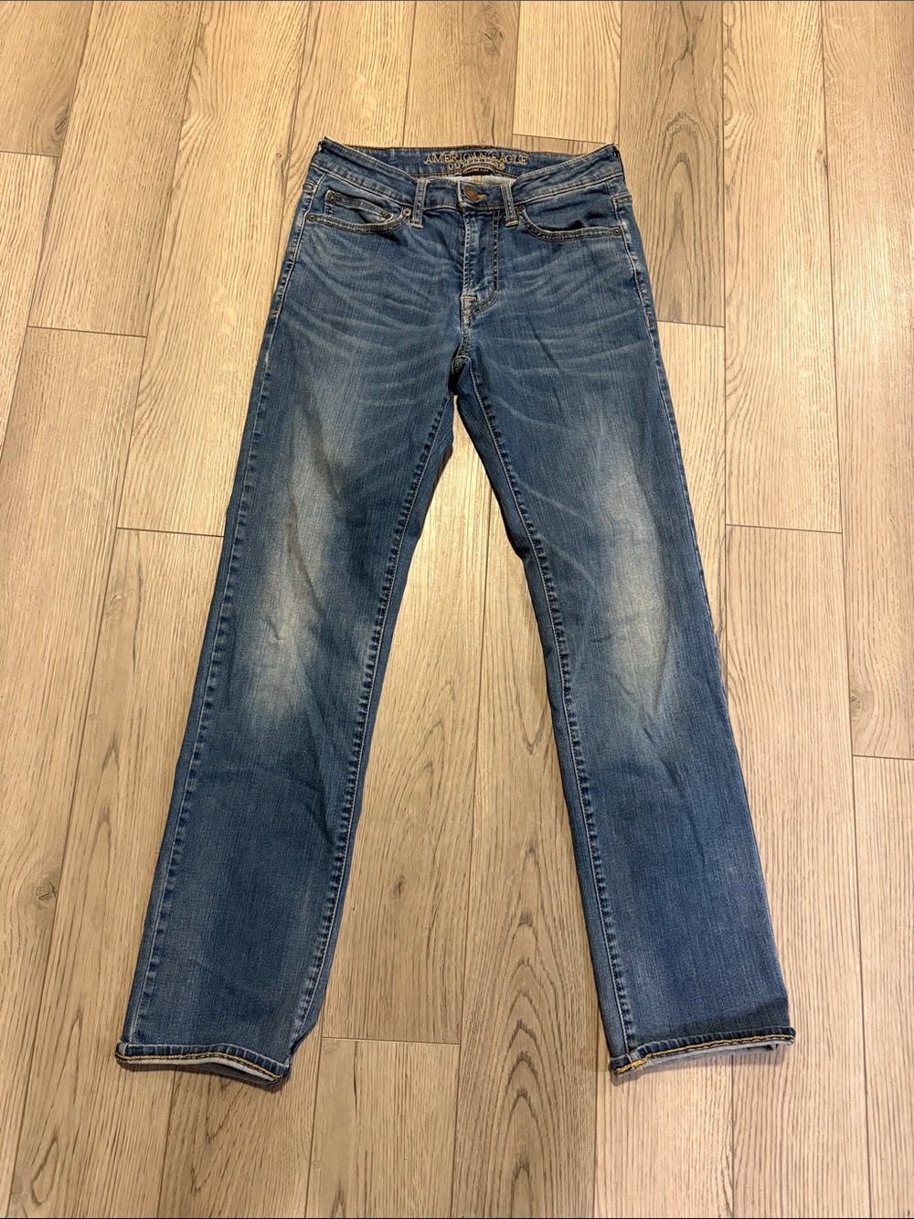 Men's size 28 x 32 Jeans - Straight Fit in good used condition